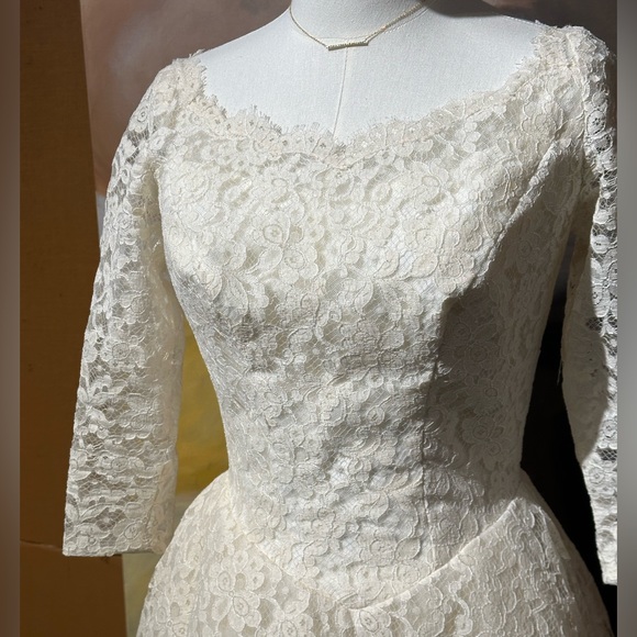 William Cahill BEVERLY HILLS 1950s Lace Wedding Dress - Picture 10 of 13
